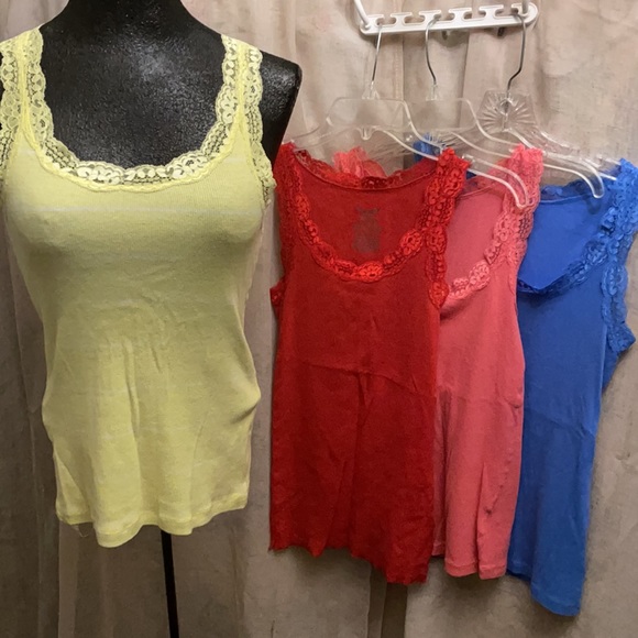 SOLD——4pack) Lacey Tanks/Under-Blouses - Picture 1 of 6